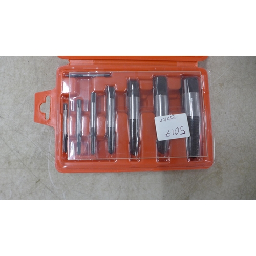 5017A - A set of twist drills and a set of 8 bolt/screw extractors