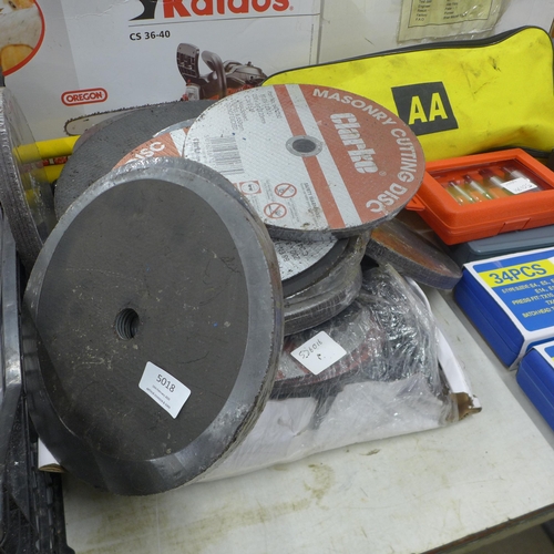 5018 - A large quantity of assorted metal, masonry and plasma cutting disks - mostly Clarke