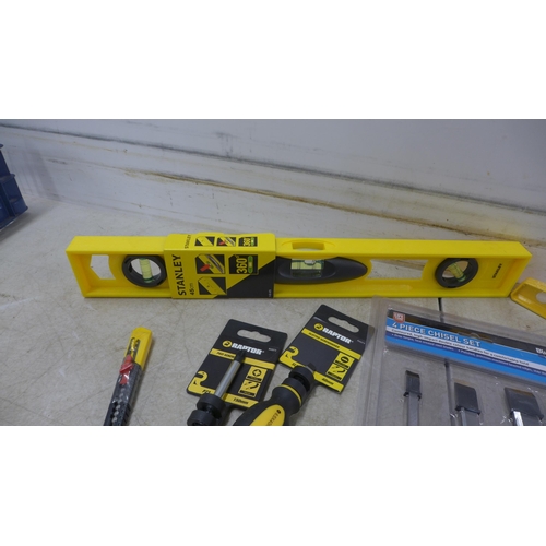 5027 - A selection of assorted handtools including spirit level, 2 tape measures, chisels, safety knife, et... 