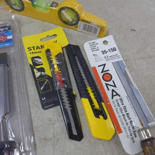 5027 - A selection of assorted handtools including spirit level, 2 tape measures, chisels, safety knife, et... 