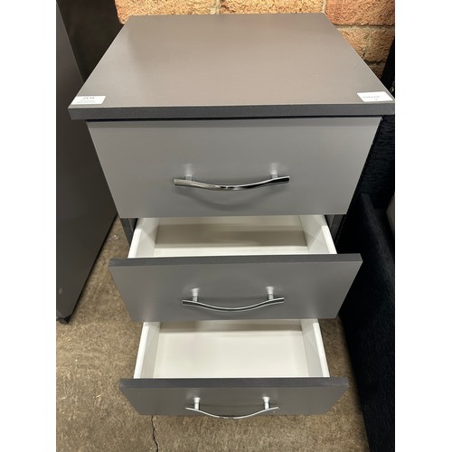 3174 - A grey three drawer bedside chest