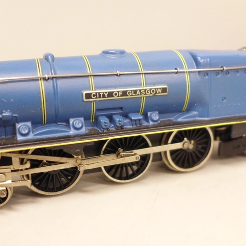 2036 - A Wrenn City of Glasgow 00 gauge model railway locomotive and tender