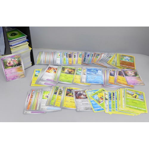 2041 - A collection of over 600 Pokémon cards in collectors box with some holographic