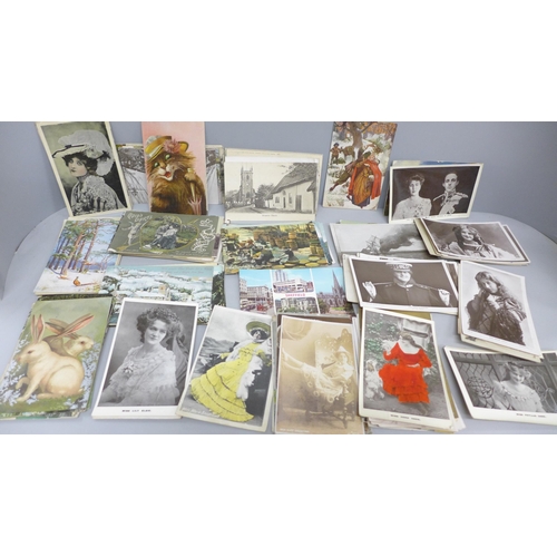 2042 - A collection of over 150 early 20th Century postcards