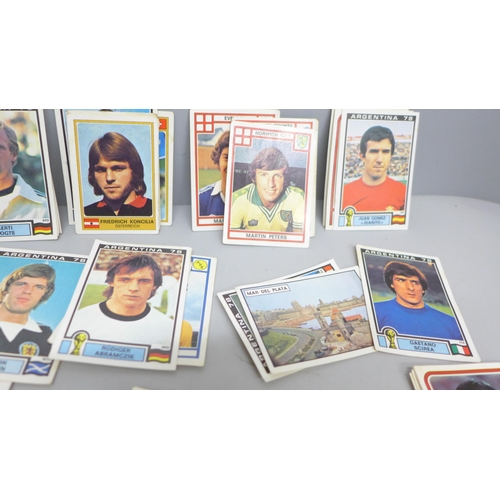 2043 - A collection of football collectors cards, Figurine Panini Argentina 78 x47, Football 78 x10, Euro F... 