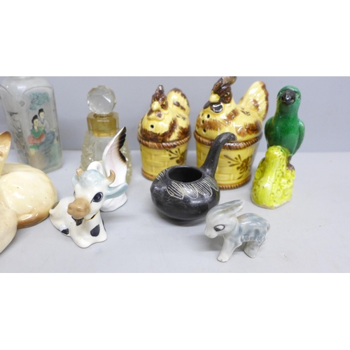 2078 - A green glaze bird figure, Chinese scent bottle, a metal figure of a blackbird, hen salt and pepper ... 