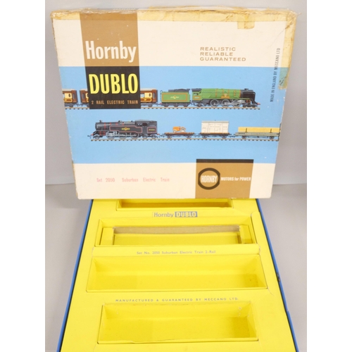 2133 - A collection of empty model rail boxes, all Hornby, together with a Meccano Hornby 6800 set, and a l... 