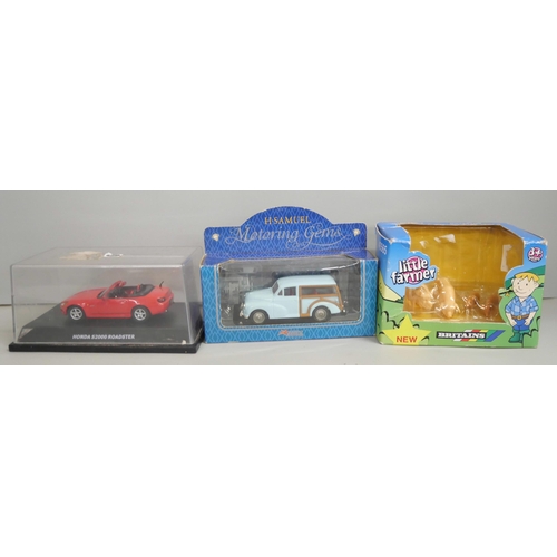 2142 - A collection of boxed die-cast vehicles including Matchbox Models of Yesteryear Harrods 1922 Ford Mo... 