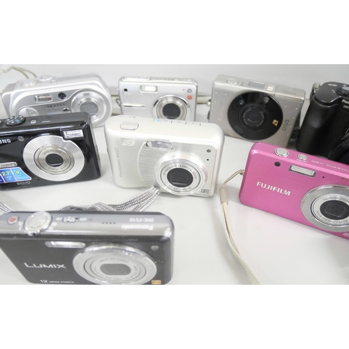 2148 - A box of digital cameras to include Lumix Panasonic DMC-FZ20, Kodak Easy Share CX7430, PrakticaDCZ 1... 