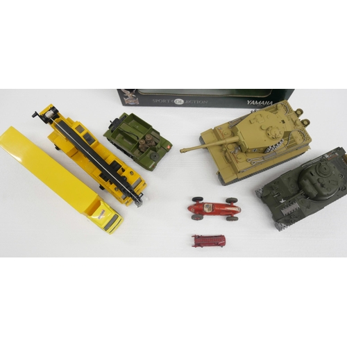 2183 - Minichamps collection of model tanks and other loose vehicles, together with bags of other figures w... 