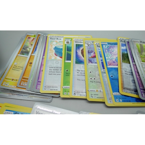 2191 - A collectors Pokémon tin with over 160 holographic cards