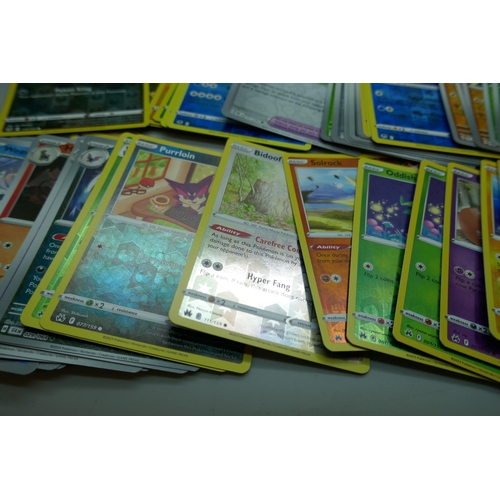 2191 - A collectors Pokémon tin with over 160 holographic cards