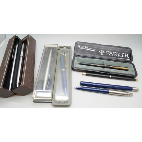 2194 - A collection of pens, Papermate and Parker, four boxed