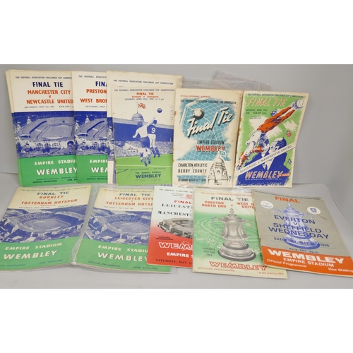 2200 - A collection of Football FA Cup Final programmes, 1946 x2, 1948, 1950, 1952 to 1957, 1959, 1961 to 1... 