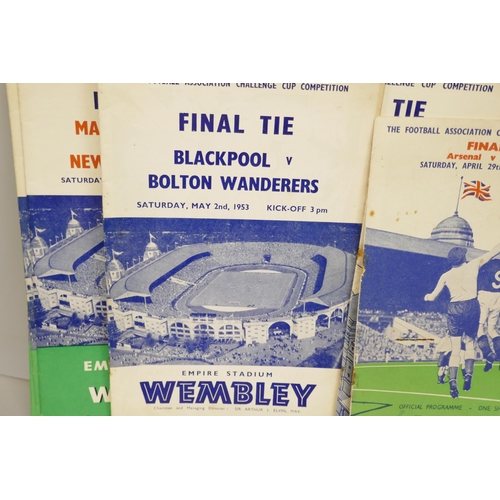 2200 - A collection of Football FA Cup Final programmes, 1946 x2, 1948, 1950, 1952 to 1957, 1959, 1961 to 1... 