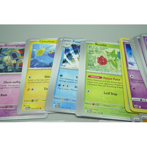 2209 - A collection of 600 Pokémon cards in collectors box with some holographic