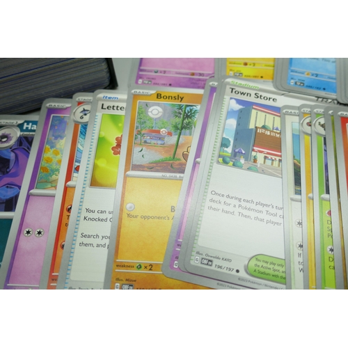 2209 - A collection of 600 Pokémon cards in collectors box with some holographic