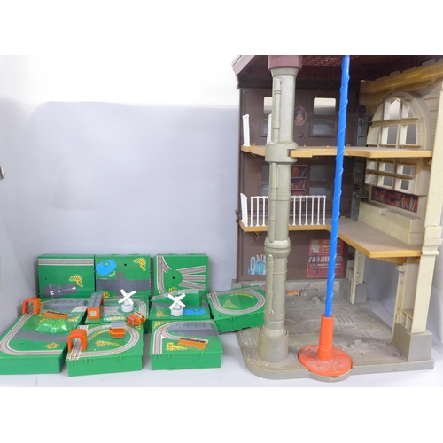 2329 - A Thomas The Tank Engine track playset, no trains and a Ghostbusters fire house **PLEASE NOTE THIS L... 