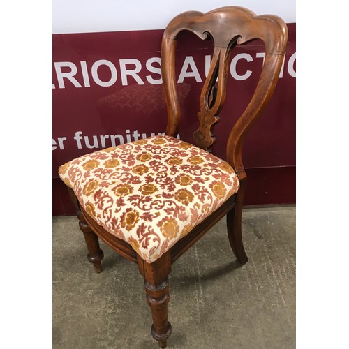 134 - A set of three Victorian mahogany spearpoint dining chairs