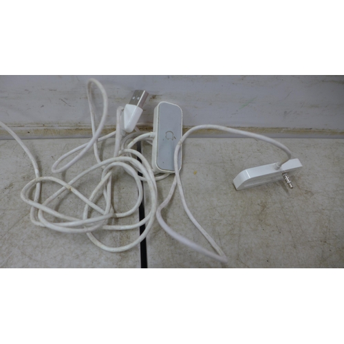 5115 - 3 iPod Shuffles with 2 chargers