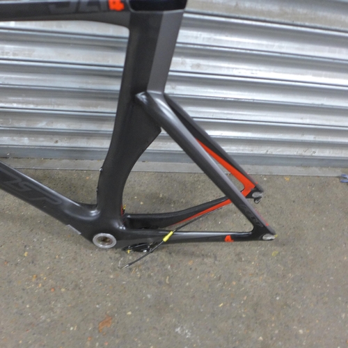 5141 - A Felt DA TT 40500 carbon fibre DA4 TT triathlon bike frame *Police repossession