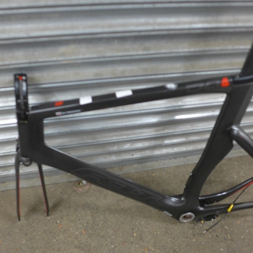 5141 - A Felt DA TT 40500 carbon fibre DA4 TT triathlon bike frame *Police repossession