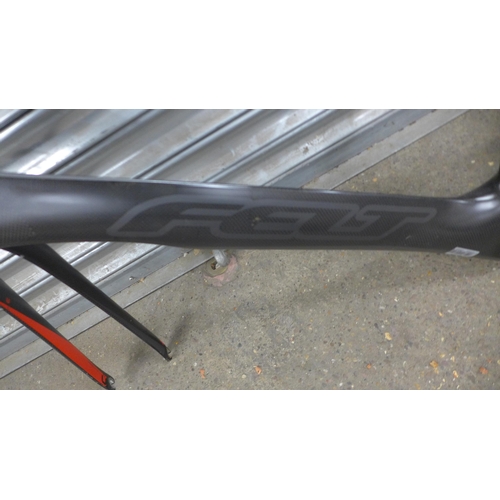 5141 - A Felt DA TT 40500 carbon fibre DA4 TT triathlon bike frame *Police repossession