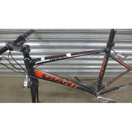 5152 - A Giant Rapid Aluxx fluidform aluminium medium sized bike frame with seat, handle bars, gear set and... 