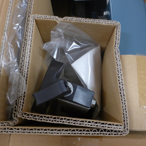 5166 - A boxed sample 8 inch band-saw* This lot is subject to VAT