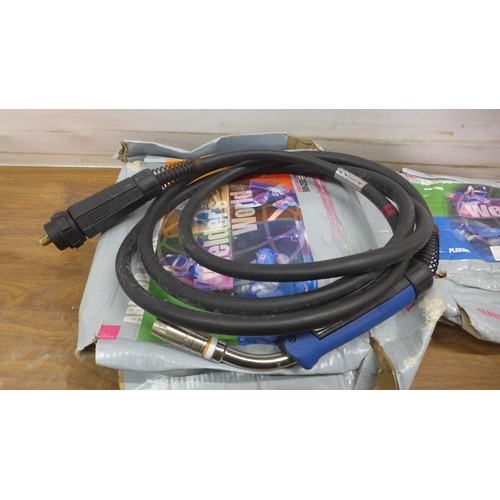 5099 - A quantity of assorted MIG/MAG welding torches including Abicor Binzel and Welders World, etc.