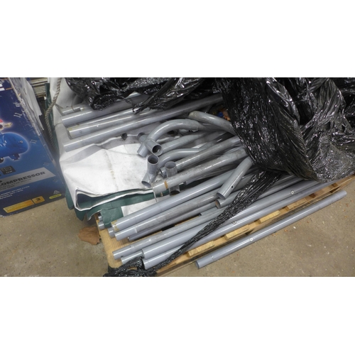 5173d - A sample Clarke ‘Instant Garage’ *please note that this item is dismantled and is being sold as foun... 