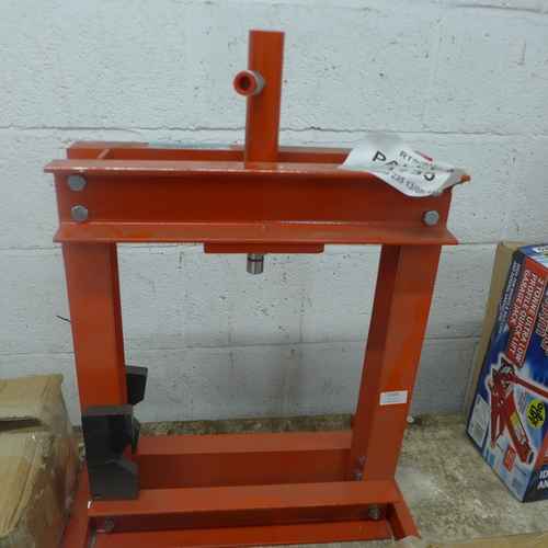 5183 - A sample 4 ton manual hydraulic bench press with 4 ton manual hydraulic pump in box * This lot is su... 
