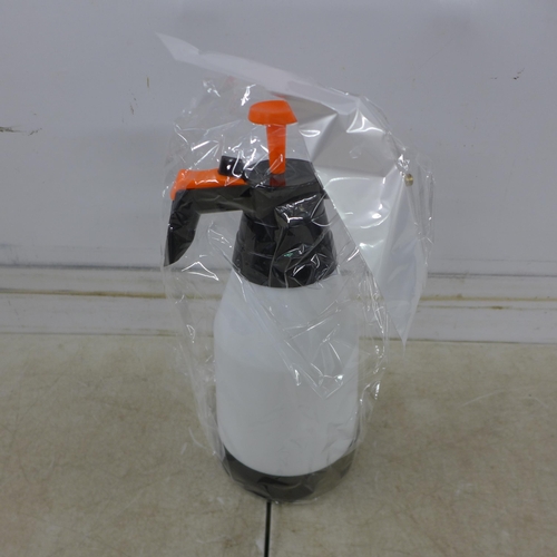 5190 - 30 x 1.5 litre hand pump spray bottles