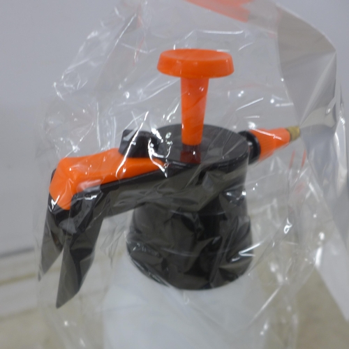 5190 - 30 x 1.5 litre hand pump spray bottles