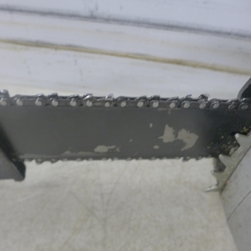 5196 - A Titan TTL758CHN, 240V electric chainsaw