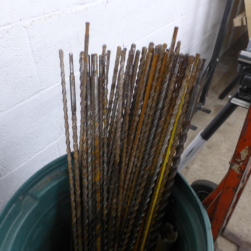 5209 - A large quantity of 1 metre long SDS masonry drill bits in various sizes