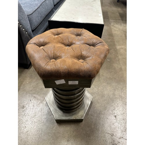 3041 - A nut and bolt stool