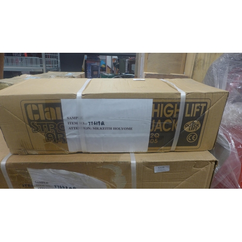 Lot 5228      