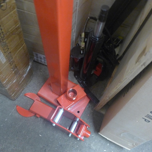 5237 - A boxed CT1321 hydraulic coil spring compressor * This lot is subject to VAT