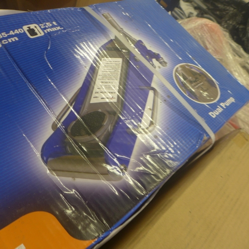 5240 - A boxed sample Liftmaster Workshop TT69255 aluminium hydraulic trolley jack* This lot is subject to ... 