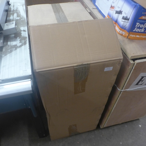 Lot 5243      