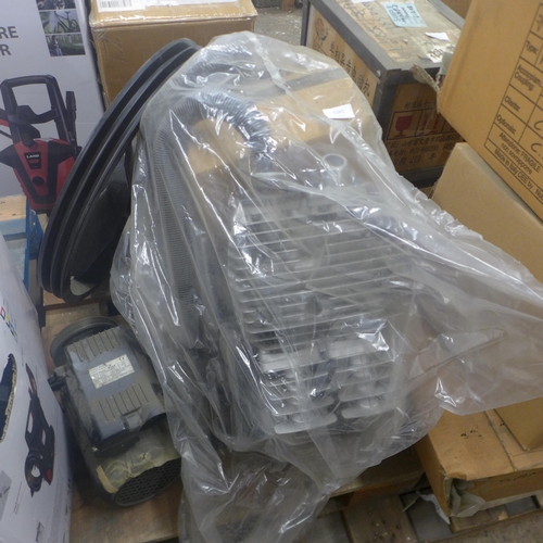 Lot 5261      