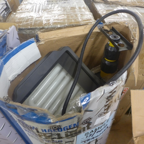 5271 - A boxed sample 32W twin compact fluorescent lamp* This lot is subject to VAT