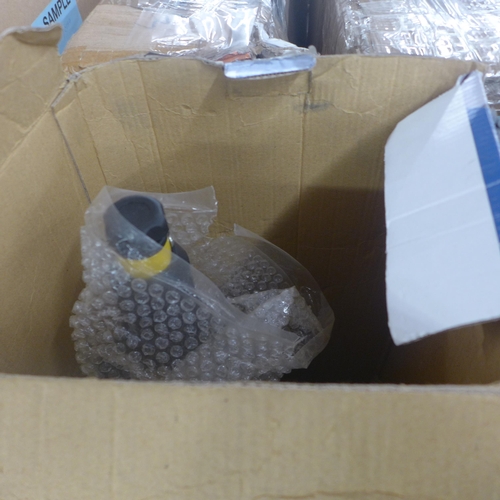 5272 - A boxed sample 32W single compact fluorescent lamp* This lot is subject to VAT