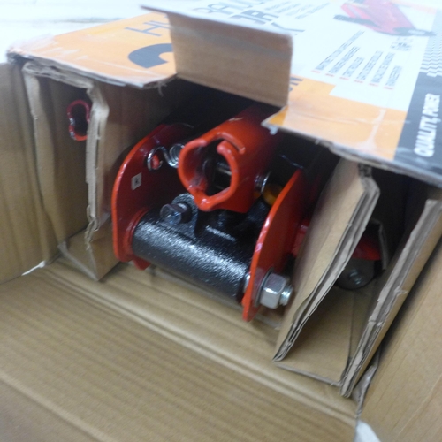 5273 - A boxed sample T820033 2 ton hydraulic floor jack* This lot is subject to VAT