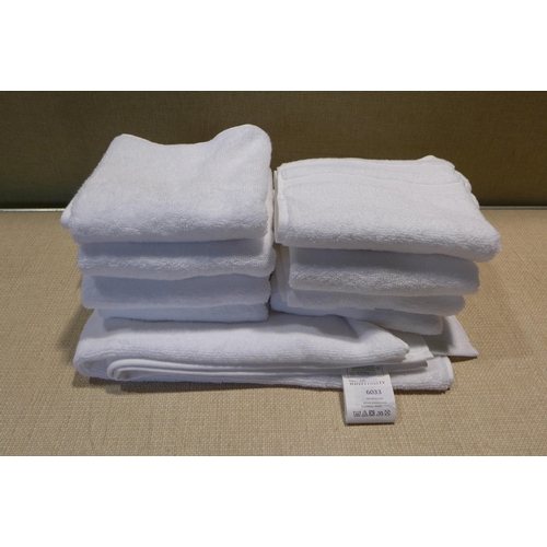 6033 - Quantity of Grandeur hand towels and a bath towel  (351-194, 205) *This lot is subject to VAT