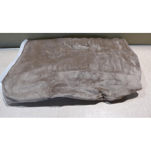 6037 - Berkshire heated throw and a Hotel Grand shredded memory foam pillow  (351-204) *This lot is subject... 