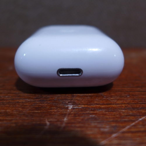 6075 - Apple AirPods with charging case (2nd generation) model no: mv7n2zm/a, Original RRP £99.99 + VAT (35... 