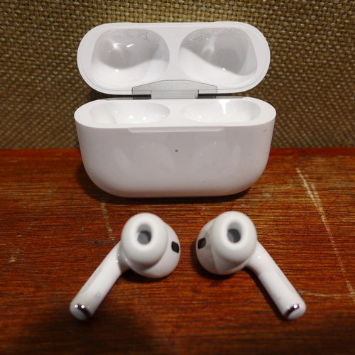 6088 - Apple AirPods Pro with charging case (2nd generation)(USB-C) model no: mtjv3zm/a, Original RRP £179.... 