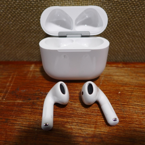 6102 - Apple AirPods with charging case and active noise cancellation (4th generation) (USB-C) model no: mx... 